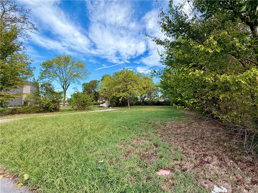 712 E Meadow Avenue, Springdale, AR 72764 - #2