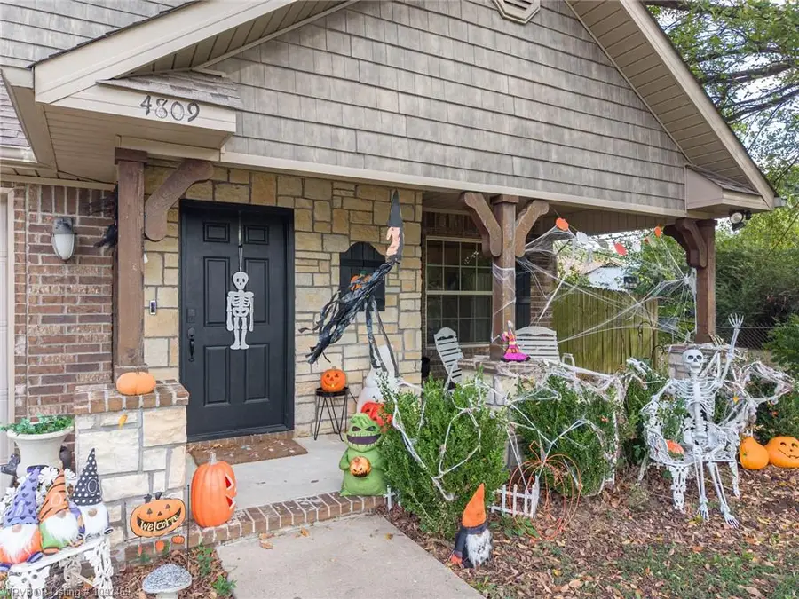4809 S 27th Street, Fort Smith, AR 72901 - #3