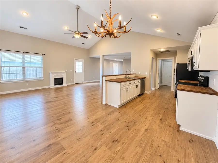 1202 E Courage, Siloam Springs, AR 72761 - #2