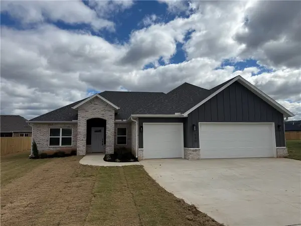 130 N Bloodhound Avenue, Farmington, AR 72730