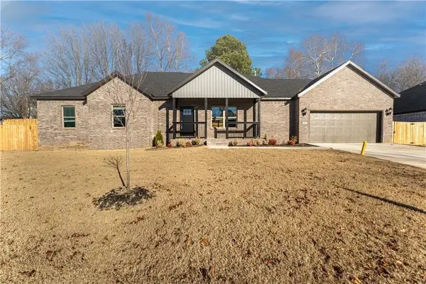 200 Ryder Street, Gentry, AR 72734