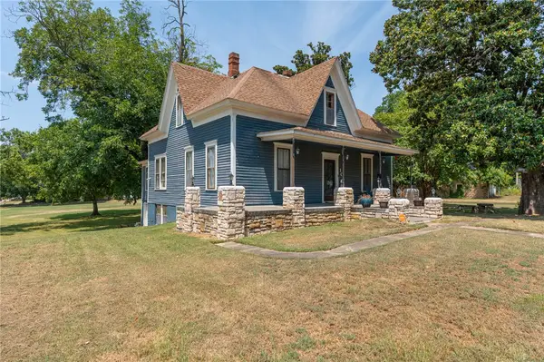 105 N 13th Street, Van Buren, AR 72956