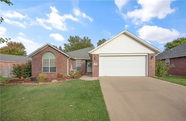 1808 SW Pine Avenue, Bentonville, AR 72713