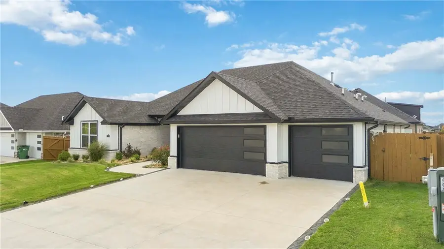 521 Morgan Street, Centerton, AR 72719 - #2