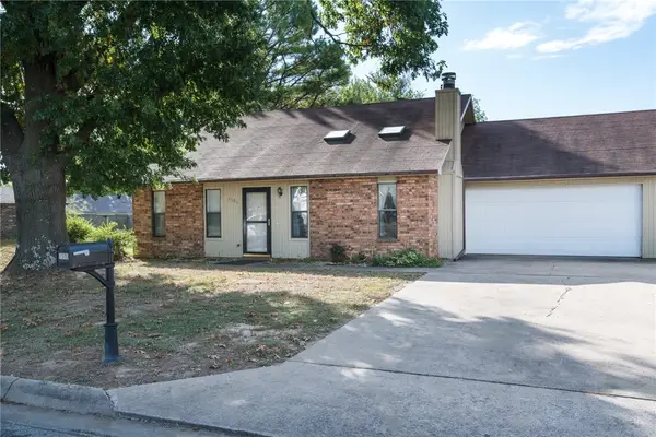 3506 W Wood Street, Rogers, AR 72756