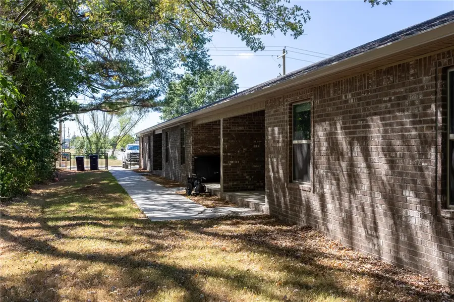 312 W Butler Street, Prairie Grove, AR 72753 - #2