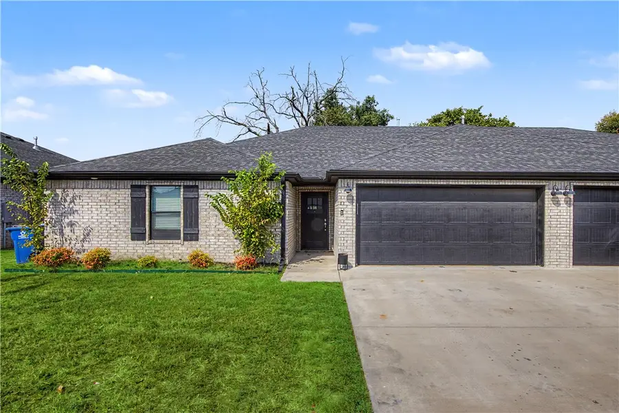 202-305 Tricha Circle, Gravette, AR 72736 - #2