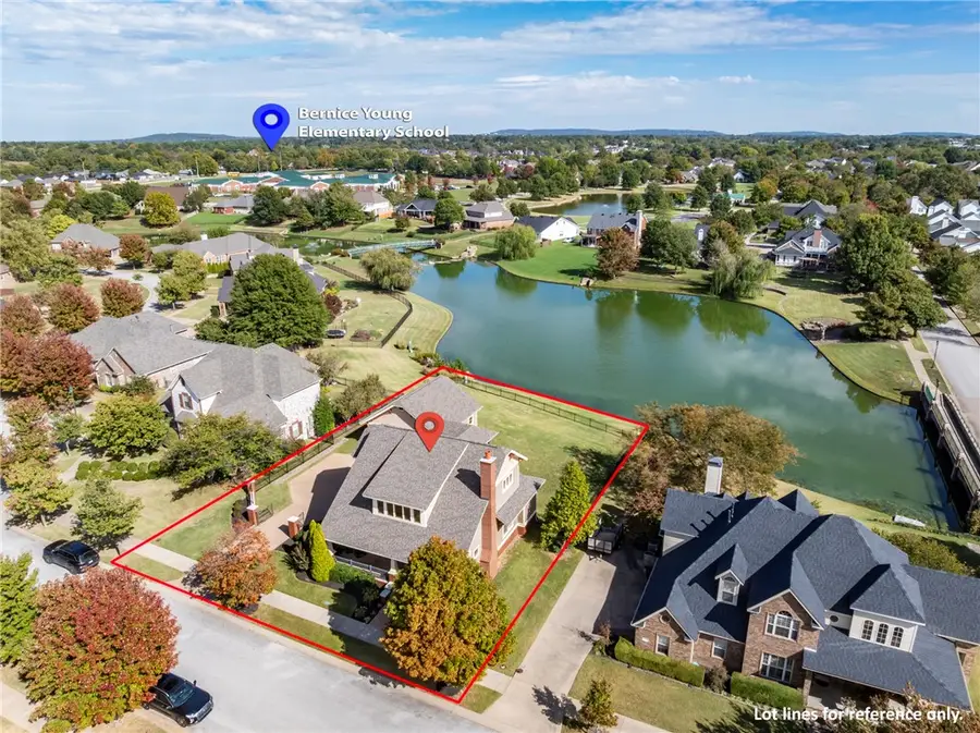 461 Jtl Parkway, Springdale, AR 72762 - #2