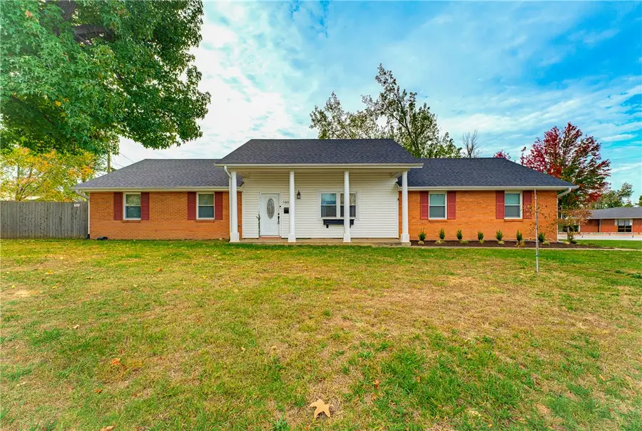 1604 W Oak Street, Rogers, AR 72758 - #2