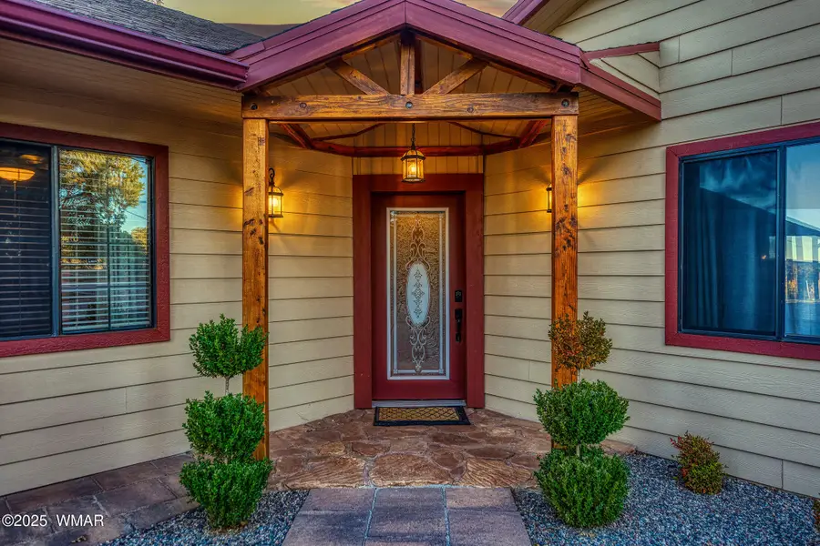 981 Oak Grove Road, Show Low, AZ 85901 - Image #2