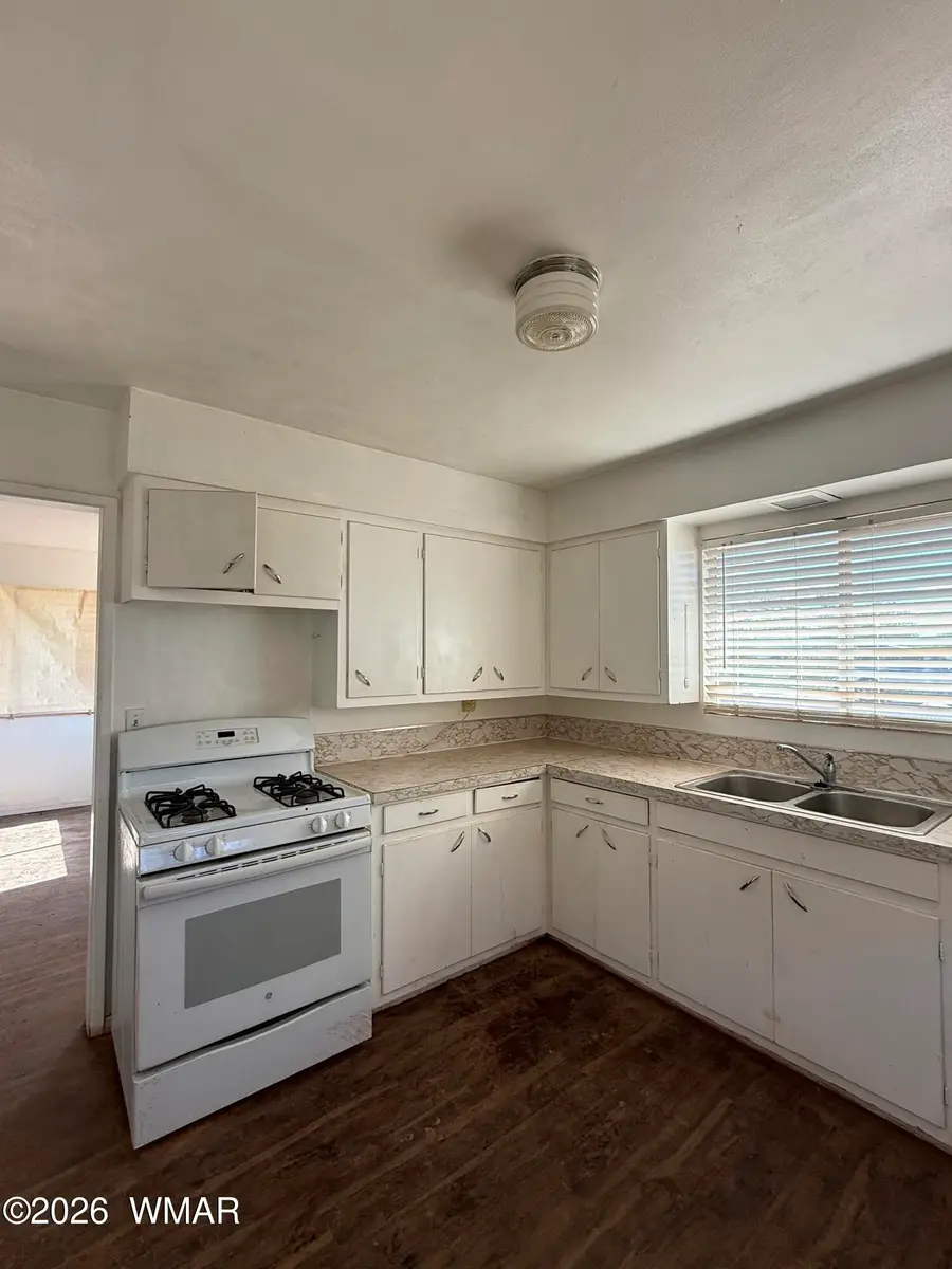 1402 Heywood Avenue, Holbrook, AZ 86025 - #2