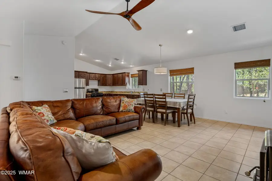 921 E Lauren Court, Show Low, AZ 85901 - #2