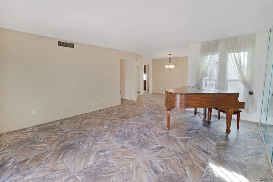 1401 E TORREY PINES CIR, Yuma, AZ 85365 - Image #3