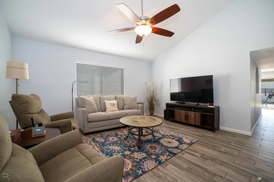 433 W 37 ST, Yuma, AZ 85365 - Image #2