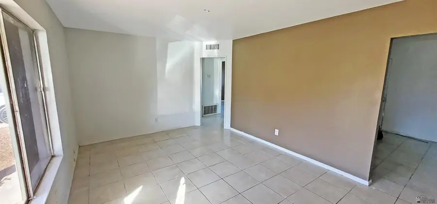 909 S PAGEANT AVE, Yuma, AZ 85364 - Image #3