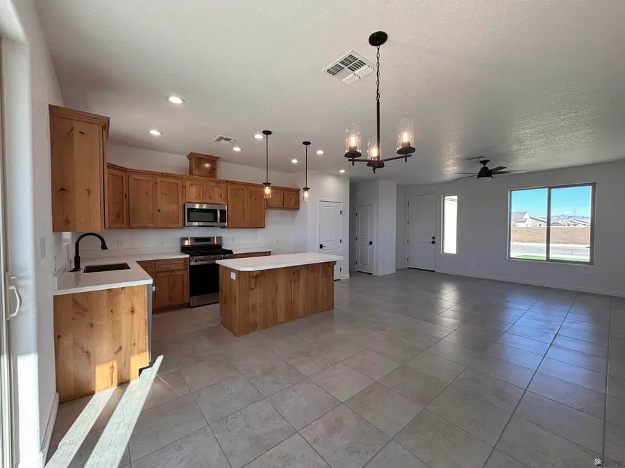 8482 S Albatross Dr, Yuma, AZ 85365 - Image #2