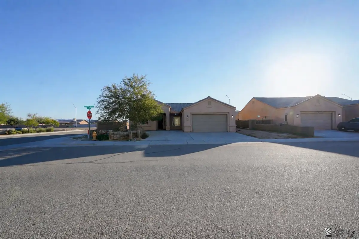 3703 S FALCON DR, Yuma, AZ 85365 - Image #1