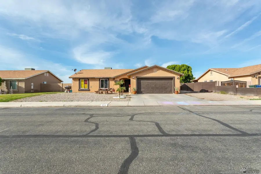 558 S 46 AVE, Yuma, AZ 85364 - Image #2