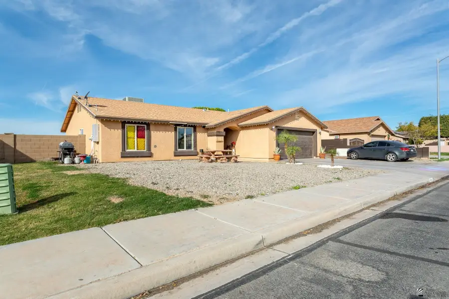558 S 46 AVE, Yuma, AZ 85364 - Image #3