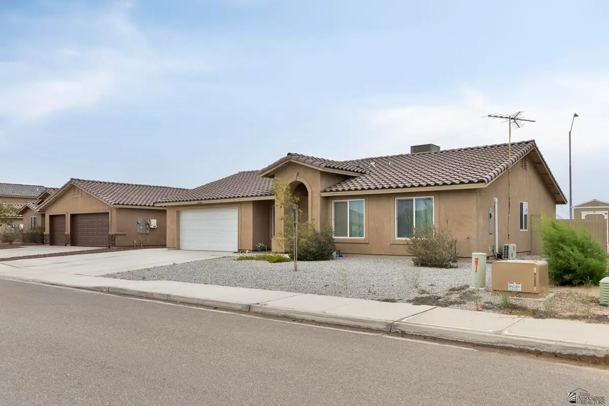 4328 S SUNFLOWER DR, Yuma, AZ 85365 - Image #1