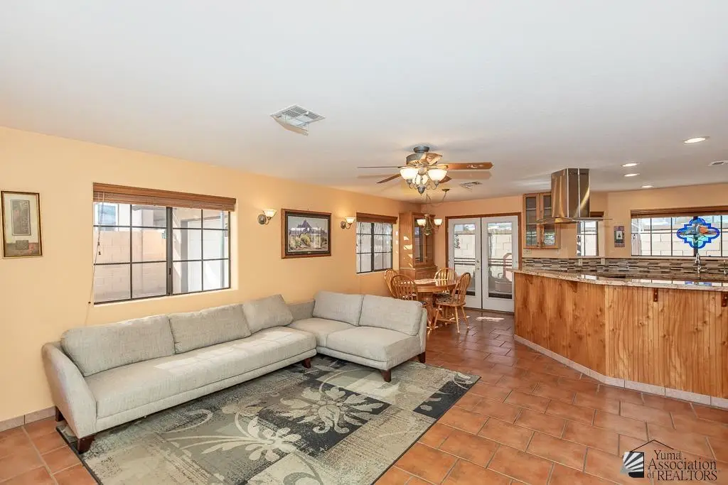 10330 S SUMMER AVE, Yuma, AZ 85365 - Image #1