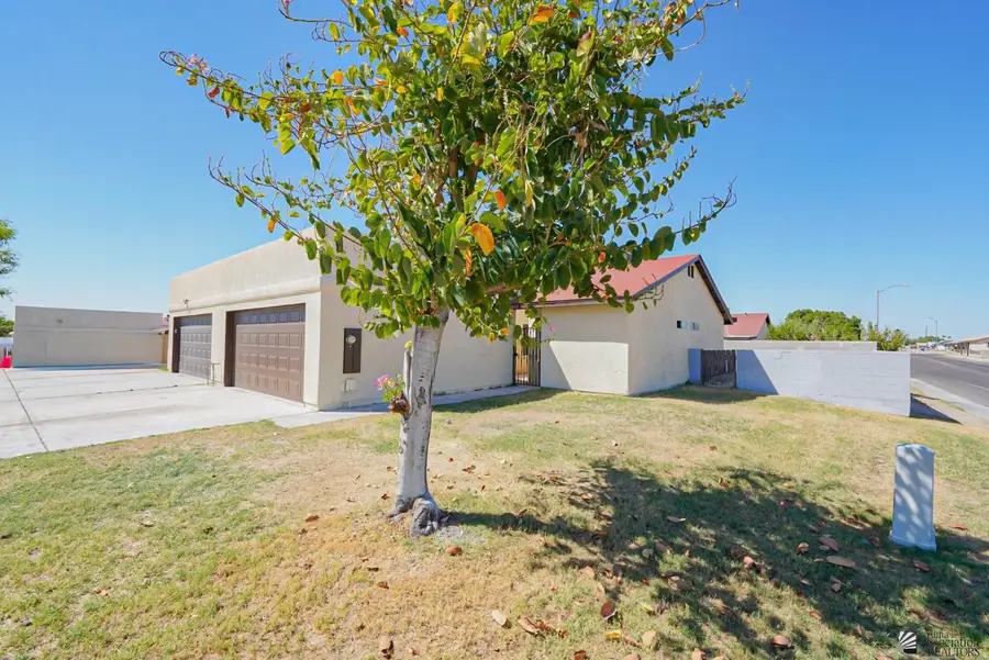 1402 W LAS LOMAS ST, Yuma, AZ 85364 - #2