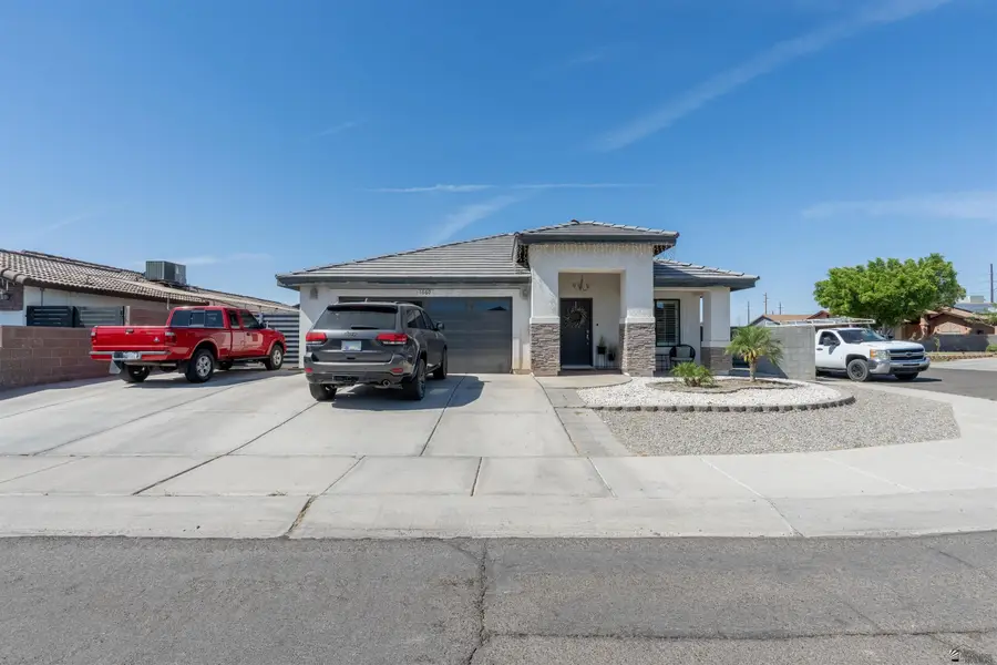 1660 E CONSTITUTION ST, San Luis, AZ 85336 - #3