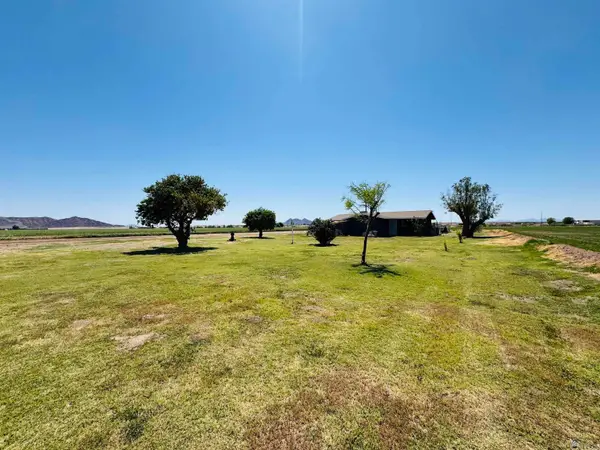 33690 E COUNTY 8 ST, Wellton, AZ 85356
