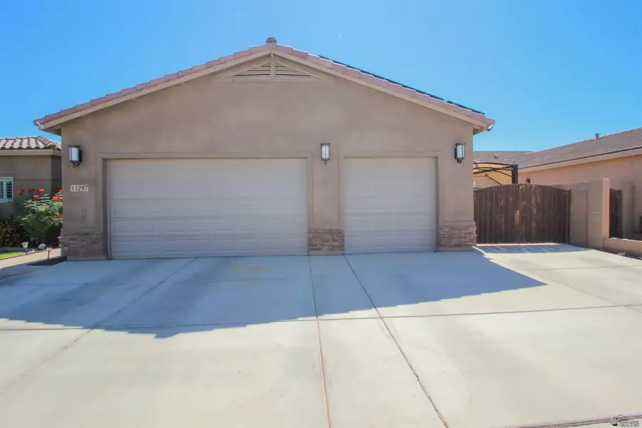 11297 S Helen DR, Yuma, AZ 85367 - #2