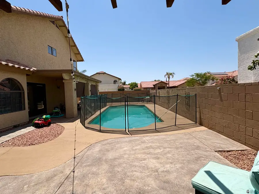1230 S 19 AVE, Yuma, AZ 85364 - #2