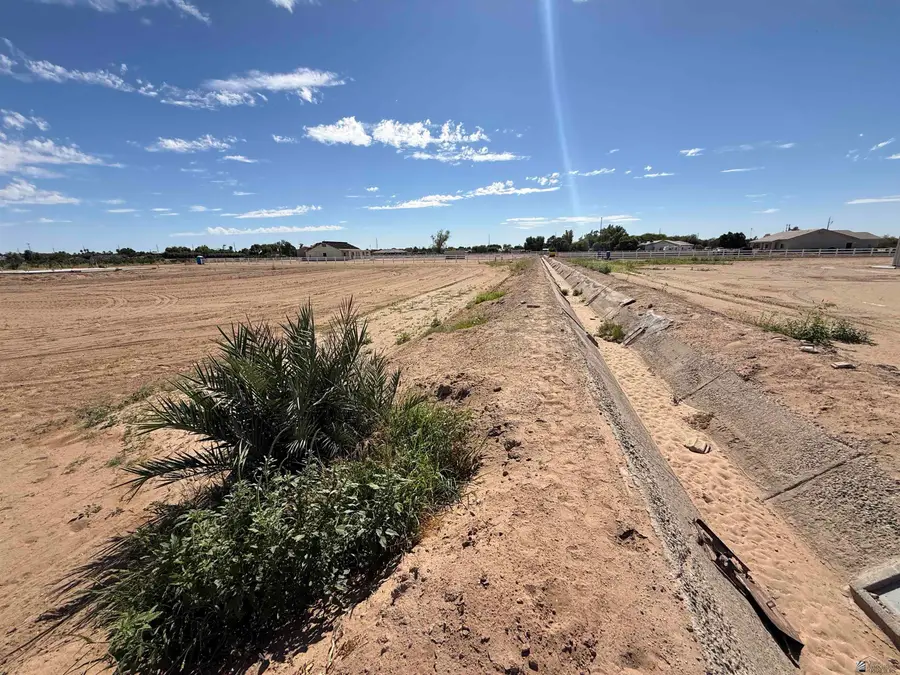 2325 W COUNTY 16 3/4 ST, Yuma, AZ 85365 - #3