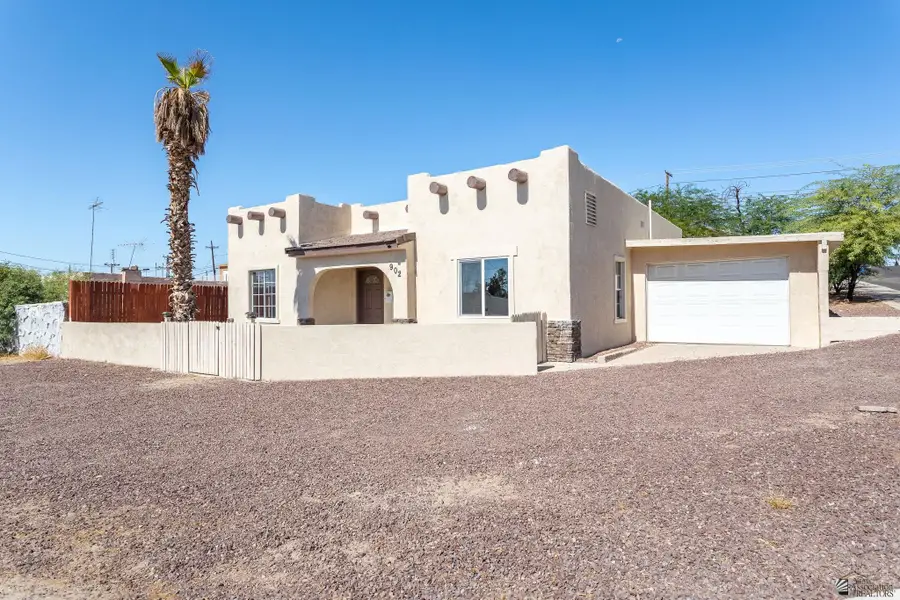 902 S 1 AVE, Yuma, AZ 85364 - #2