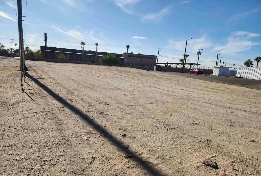 415 E 32 St, Yuma, AZ 85364 - #2
