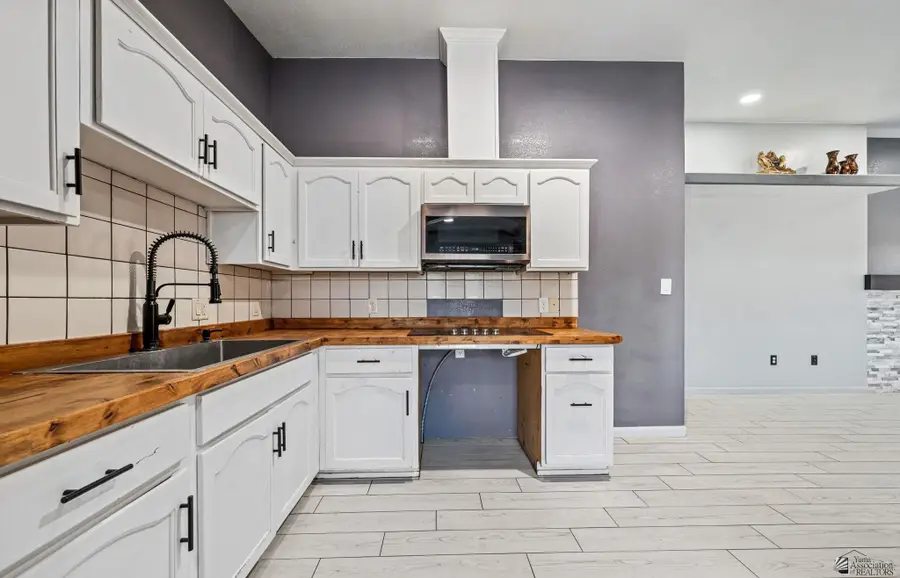 1374 Rio Secco St, San Luis, AZ 85336 - #3