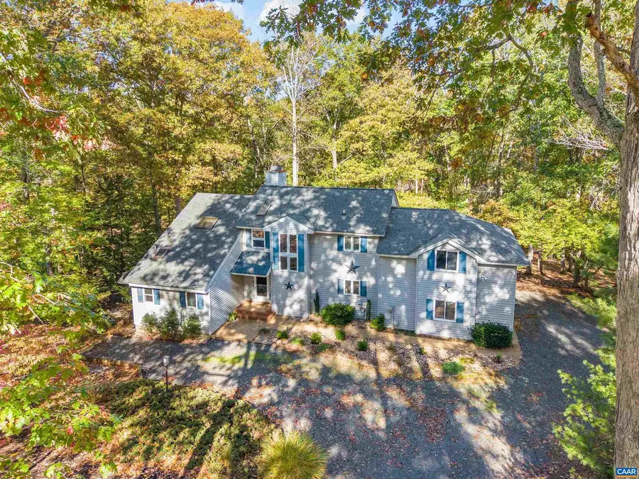 27 Fairway Dr, Palmyra, VA 22963 - Image #2