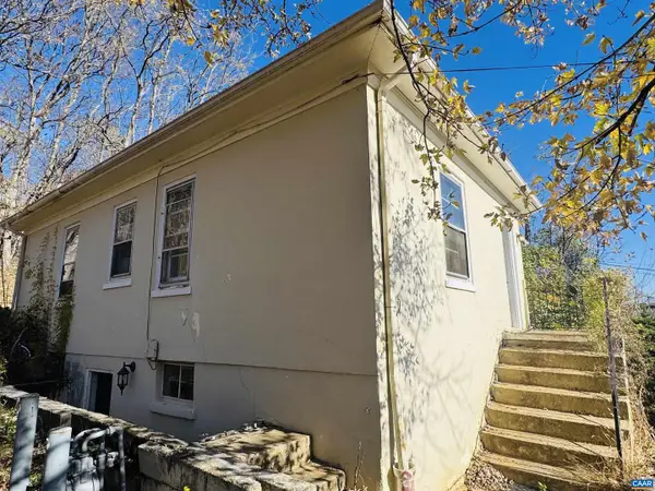 1323 Jackson St, STAUNTON, VA 24401