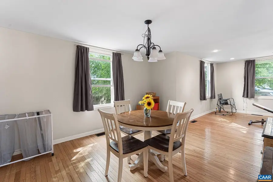 564 N Bath Ave, Waynesboro, VA 22980 - Image #3