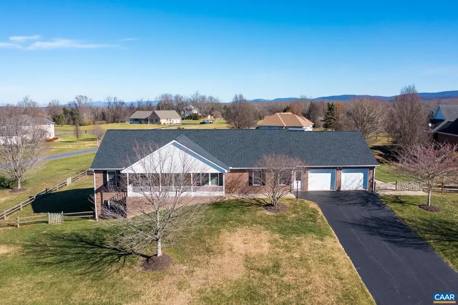 16 Queens Ct, Stuarts Draft, VA 24477 - Image #3
