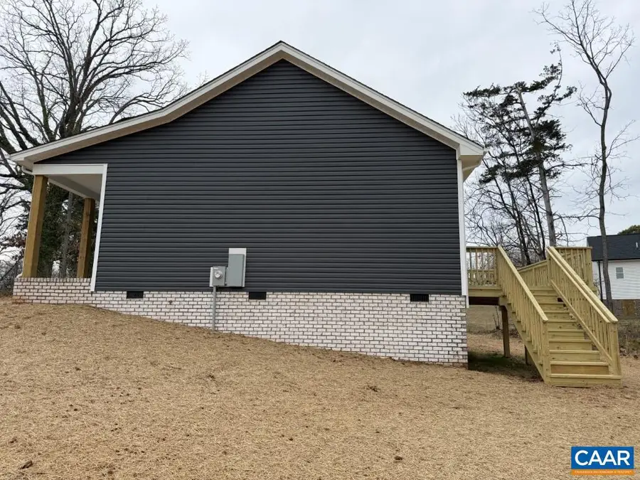 615 Oakleigh Ave, Appomattox, VA 24522 - #2