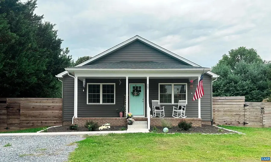 307 15th St, Grottoes, VA 24441 - #3