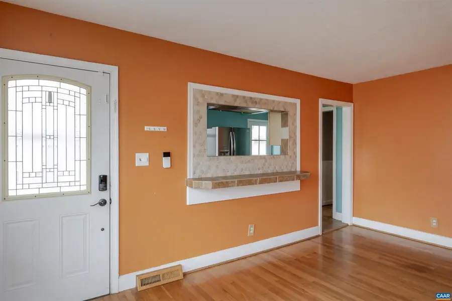 424 Oak Ave, Waynesboro, VA 22980 - #2