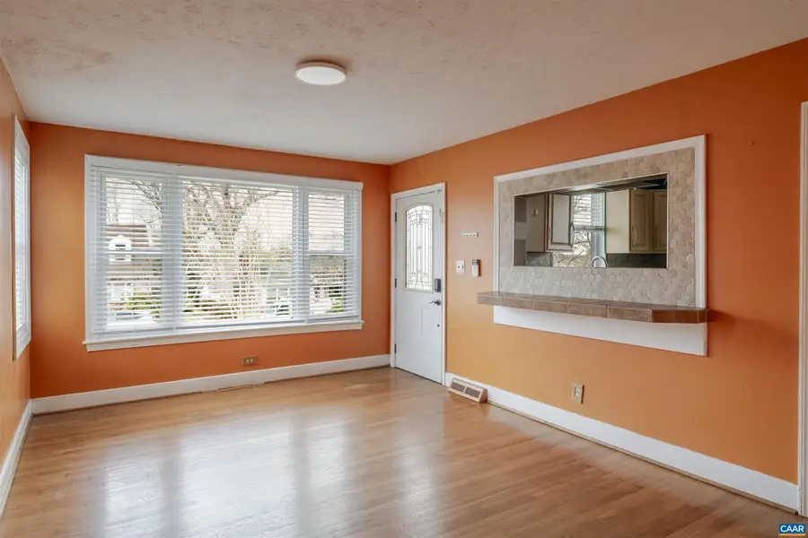 424 Oak Ave, Waynesboro, VA 22980 - #3