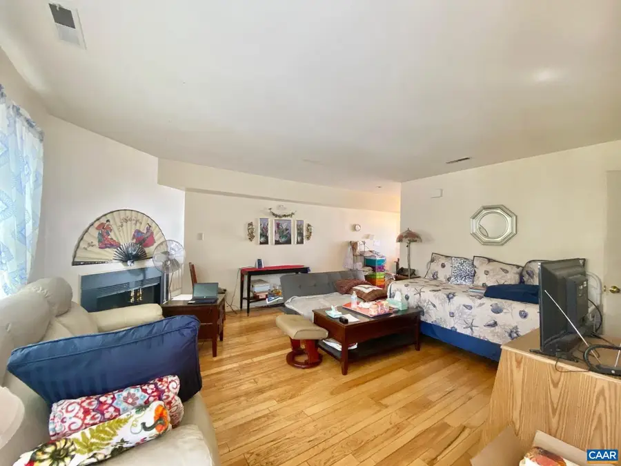 975 Rives St, Charlottesville, VA 22902 - #3