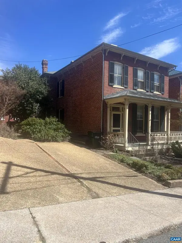 17 N Washington St, STAUNTON, VA 24401