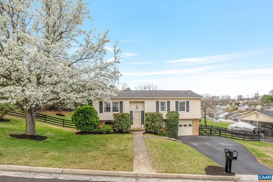 704 Carann St, Staunton, VA 24401 - #3