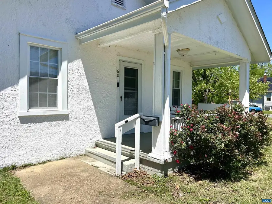 681 Sherwood Ave, Waynesboro, VA 22980 - #2