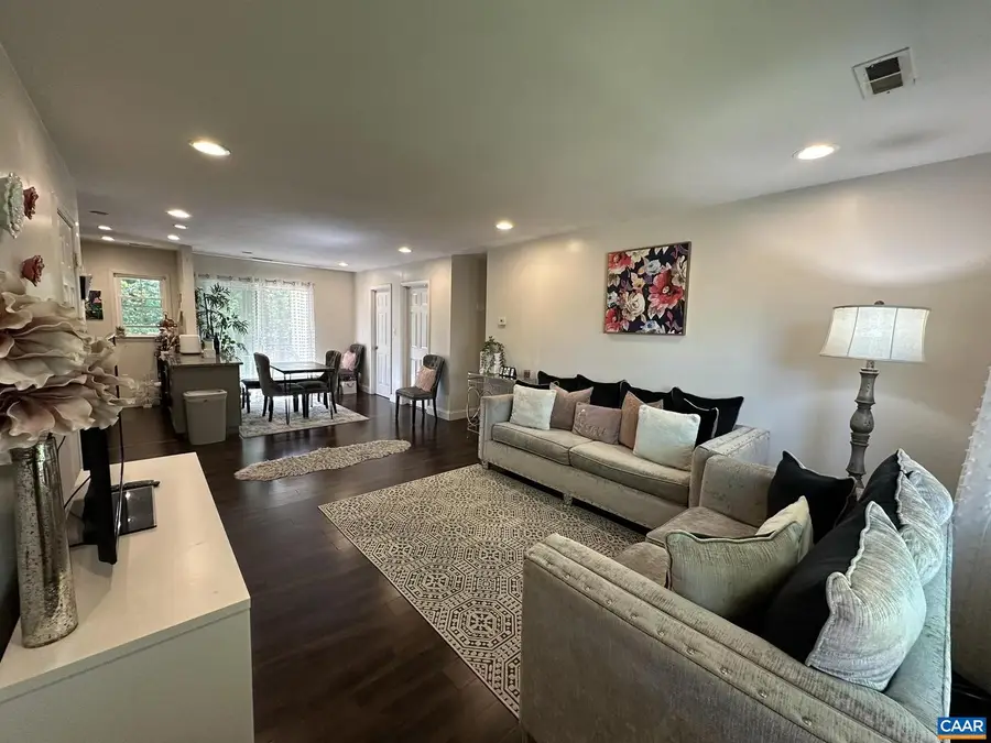 2412 Barracks Pl #3, Charlottesville, VA 22901 - #2