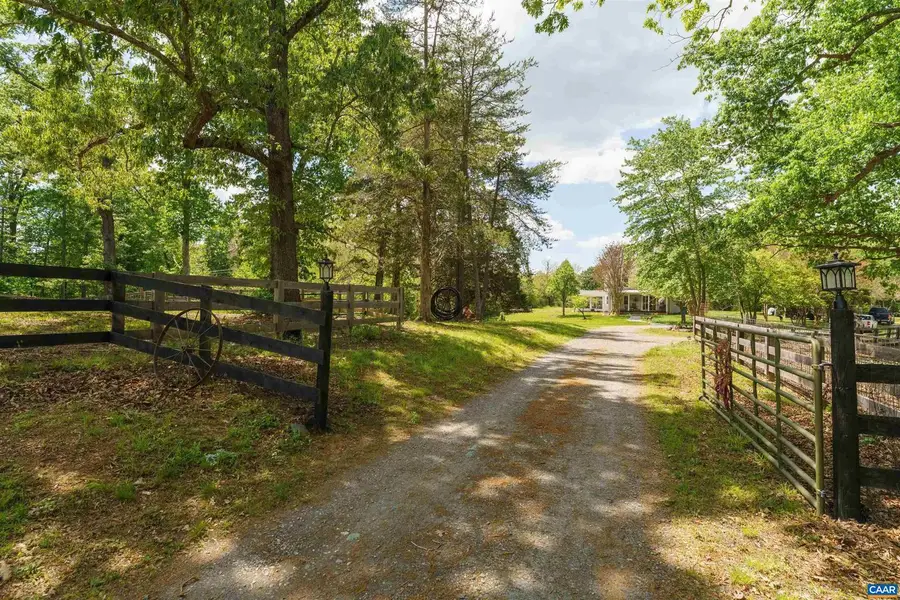 418 James River Rd, Scottsville, VA 24590 - #2