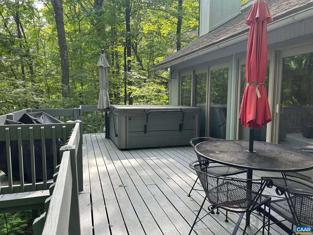 25 Hickorynut Rd, Roseland, VA 22967 - #1