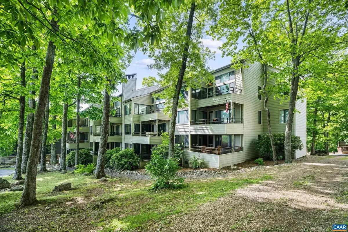 312 Dobie Ln, Roseland, VA 22967 - #1
